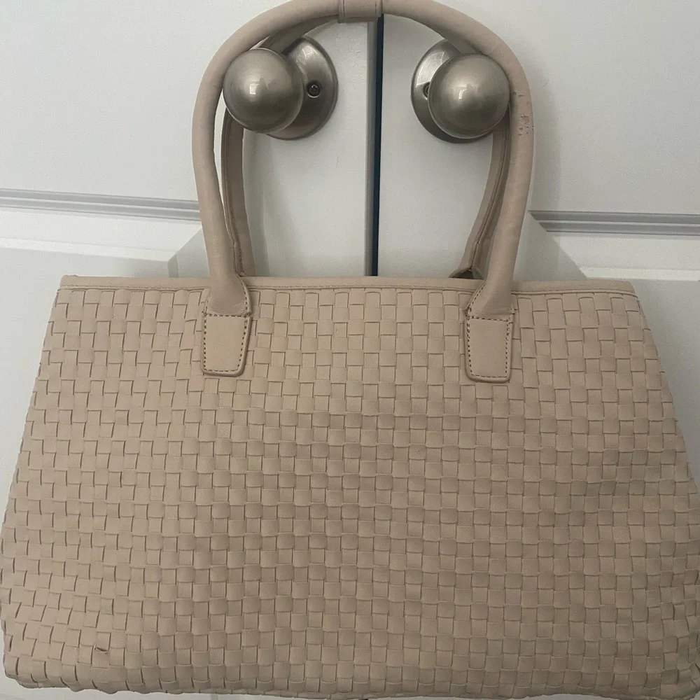 Lulu Dharma Beige Shoulder Bag Size About 16” x 16”, Barely Used..